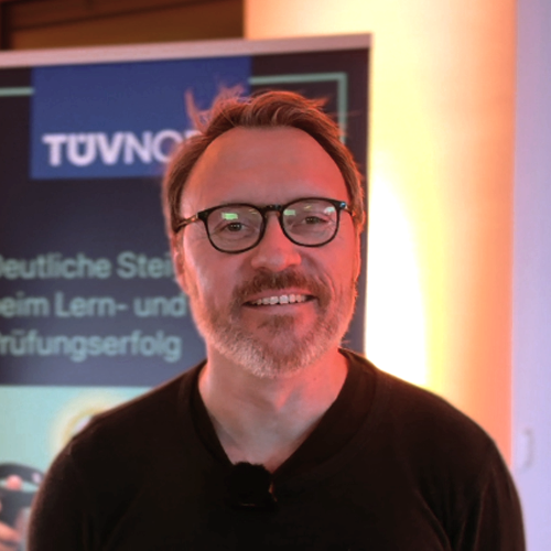 portrait_square_daniel-müller_nürnberger-versicherung