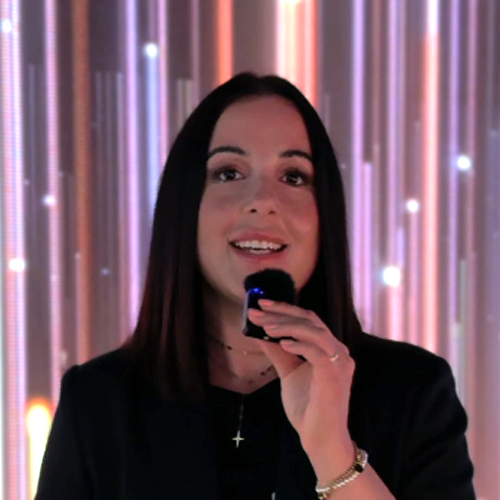 portrait_square_theresa-boucsein_infrareal-holding